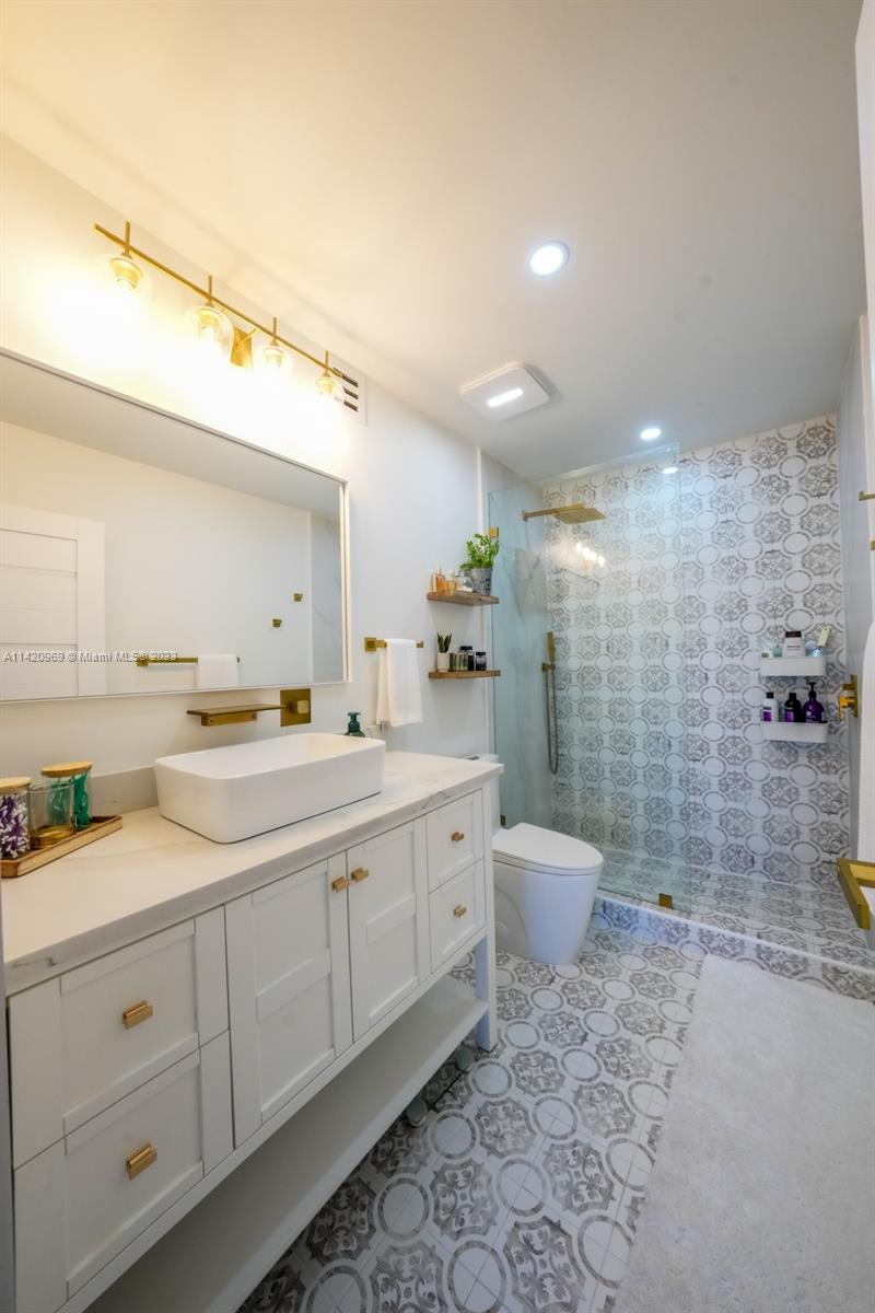 200 Diplomat Pkwy # 820