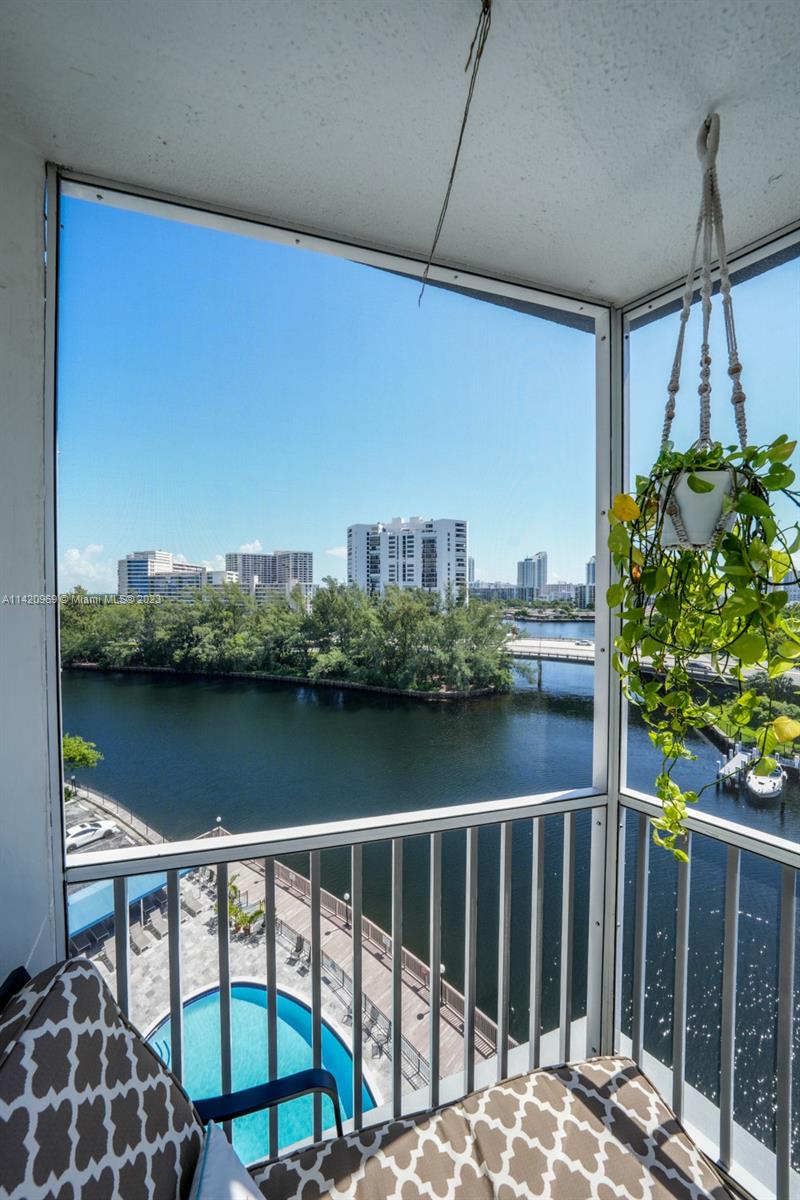 200 Diplomat Pkwy # 820