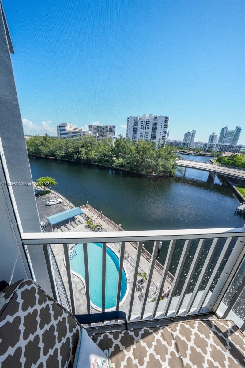 200 Diplomat Pkwy # 820