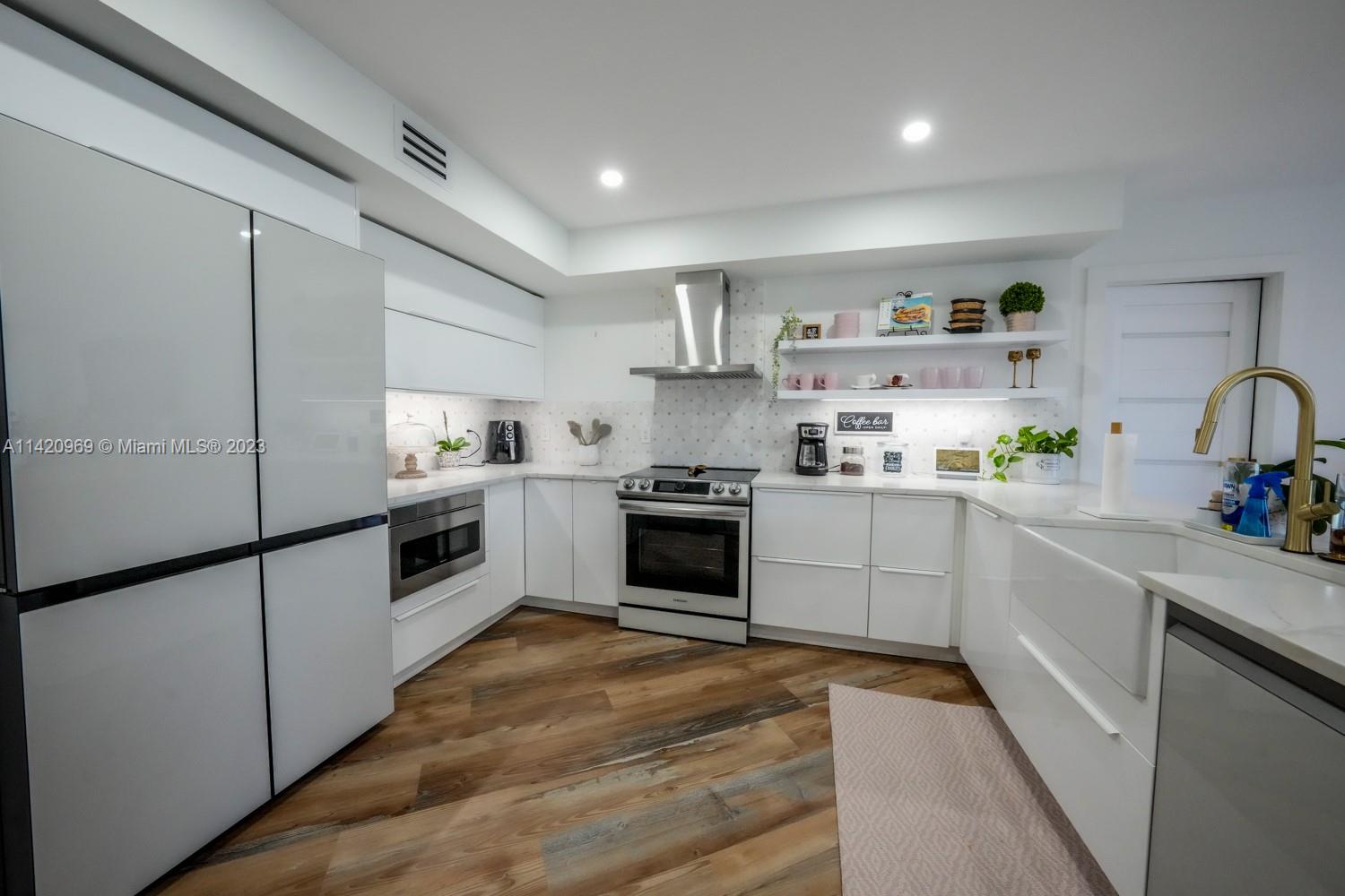 200 Diplomat Pkwy # 820