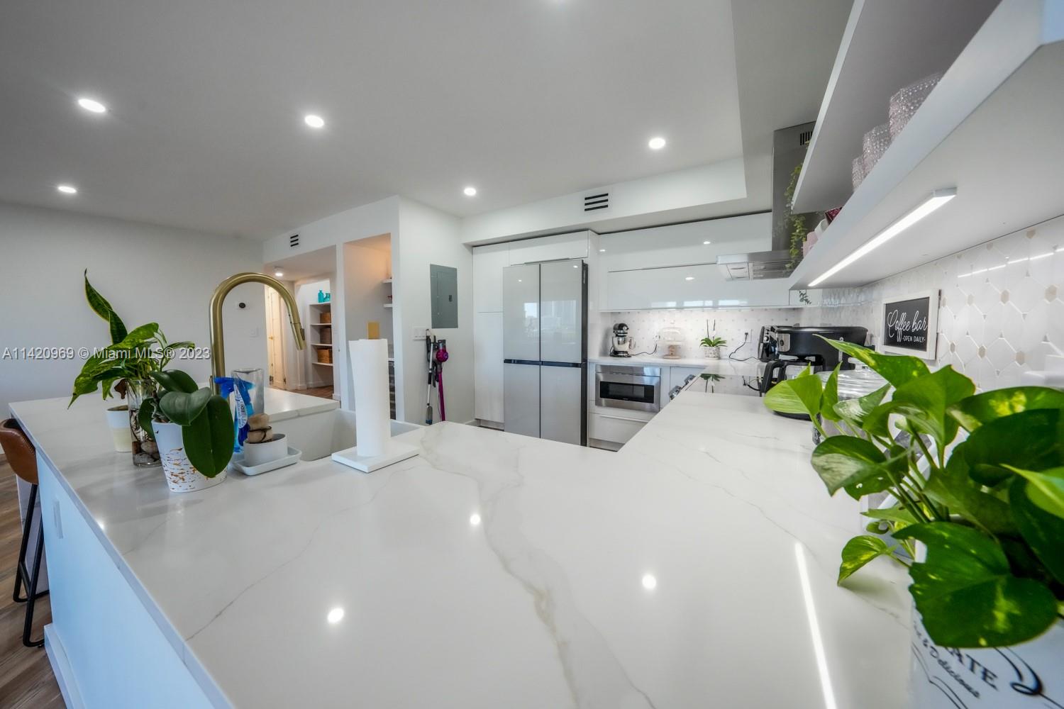 200 Diplomat Pkwy # 820