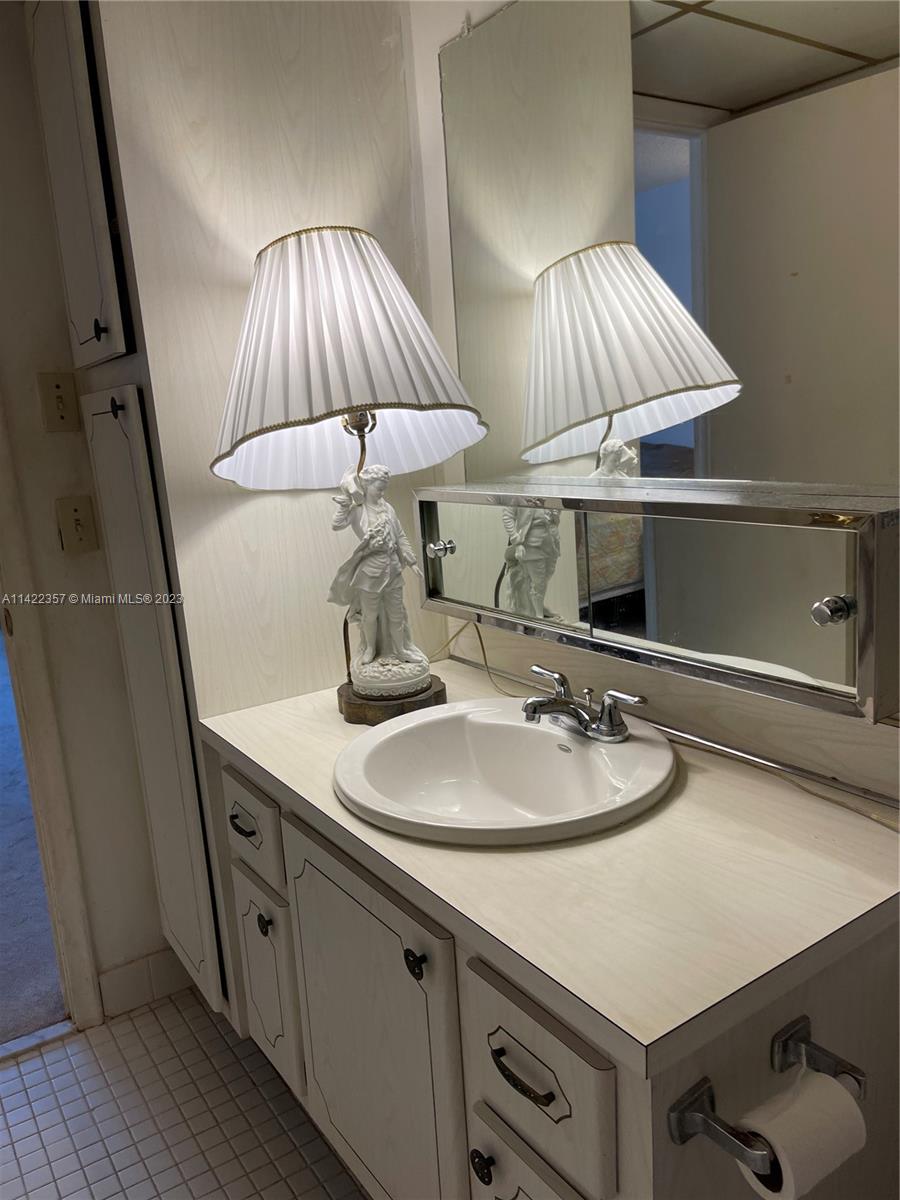401 NE 14TH AVE Unit: 204