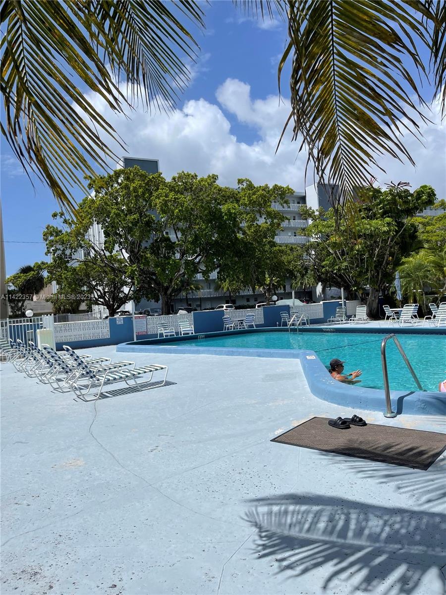 401 NE 14TH AVE Unit: 204