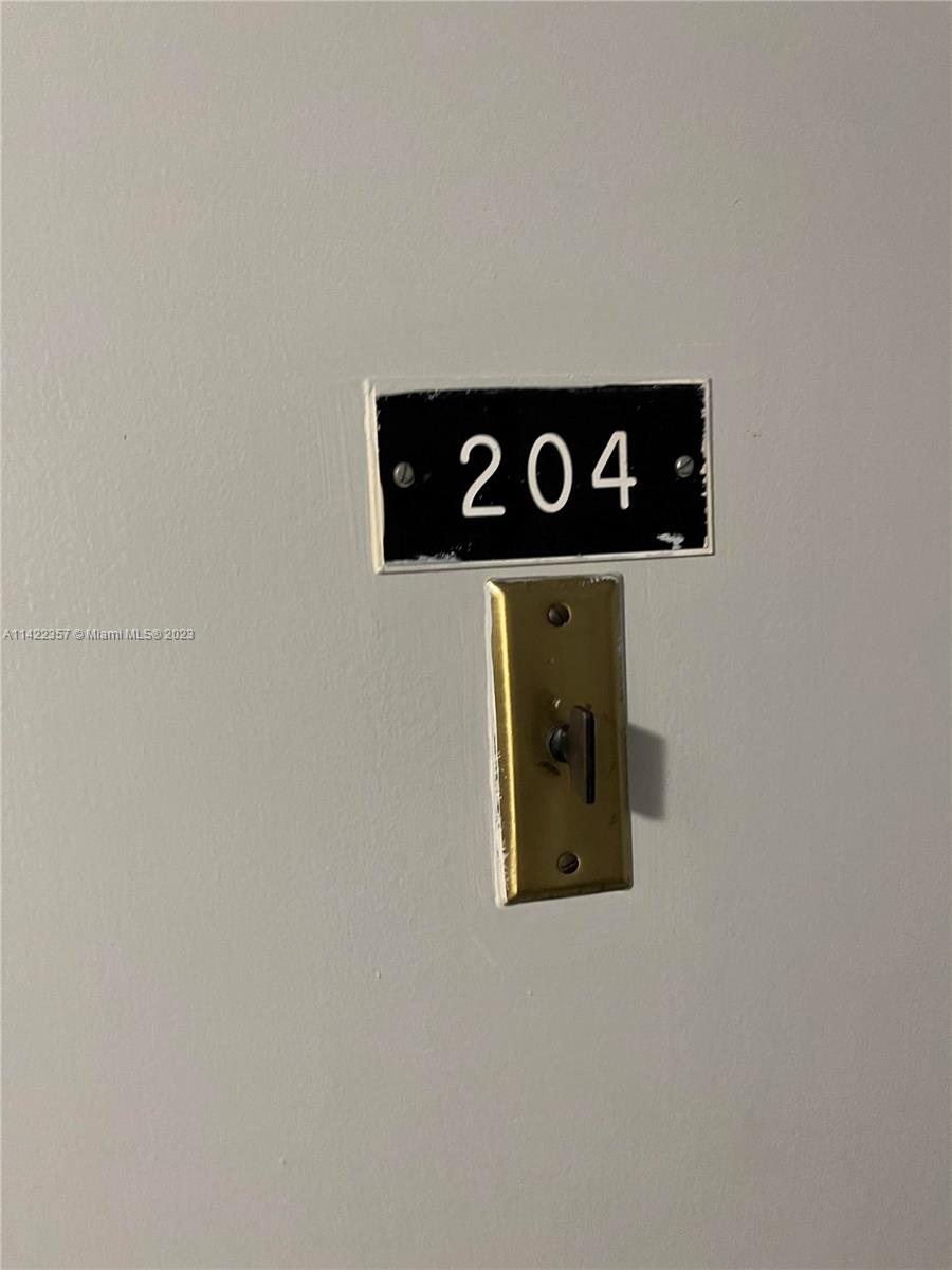 401 NE 14TH AVE Unit: 204