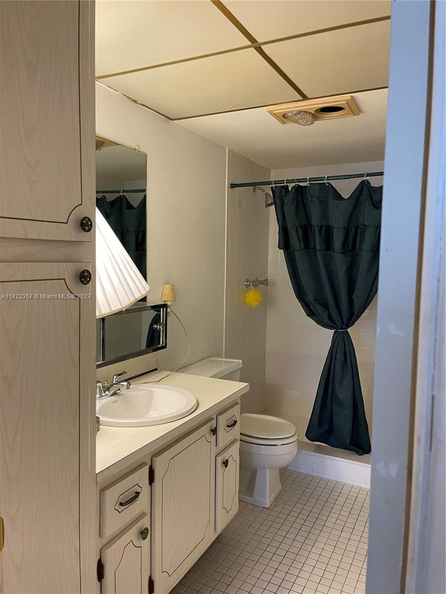 401 NE 14TH AVE Unit: 204