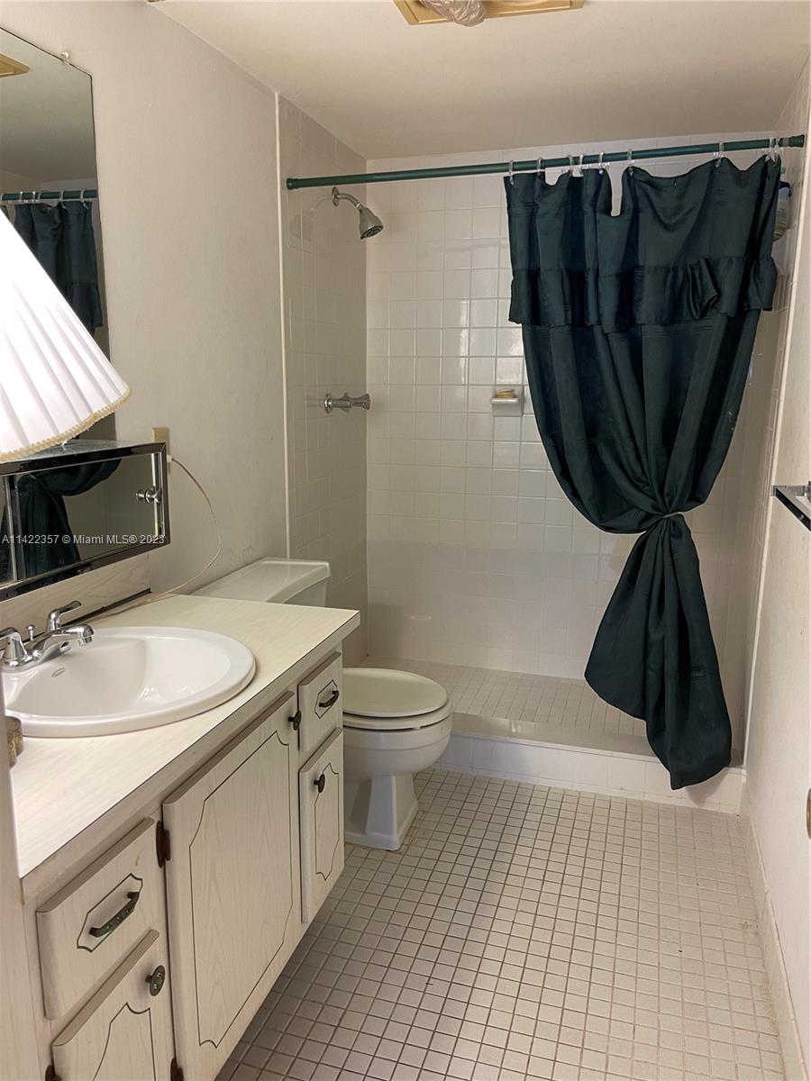 401 NE 14TH AVE Unit: 204