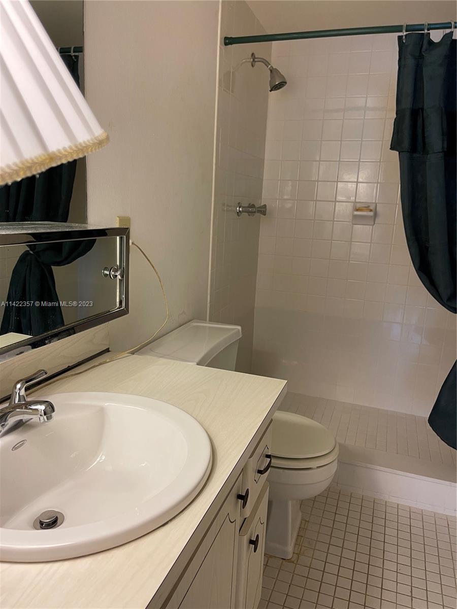 401 NE 14TH AVE Unit: 204