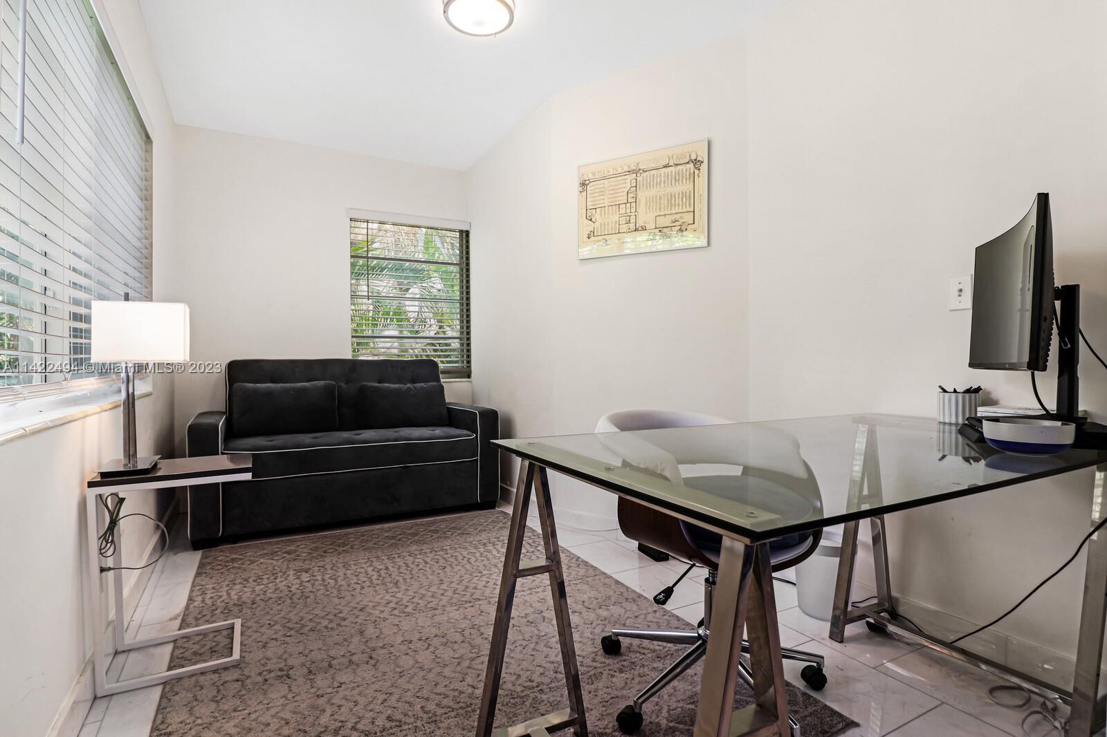 1125 Meridian Ave Unit: 2-1125