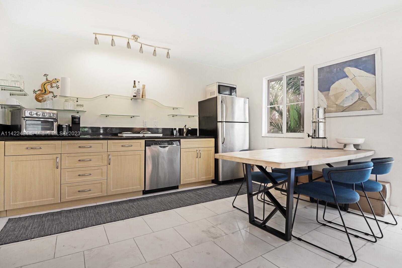 1125 Meridian Ave Unit: 2-1125