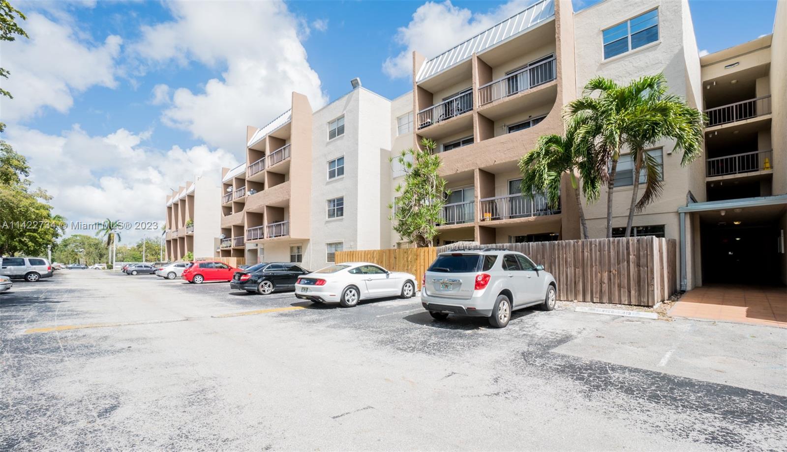 10900 SW 104th St Unit: 114
