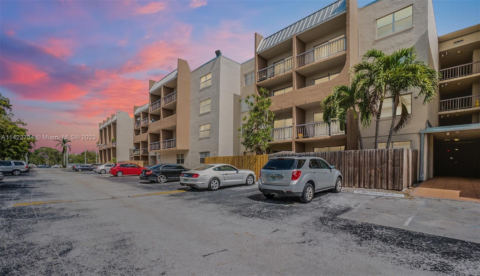10900 SW 104th St Unit: 114