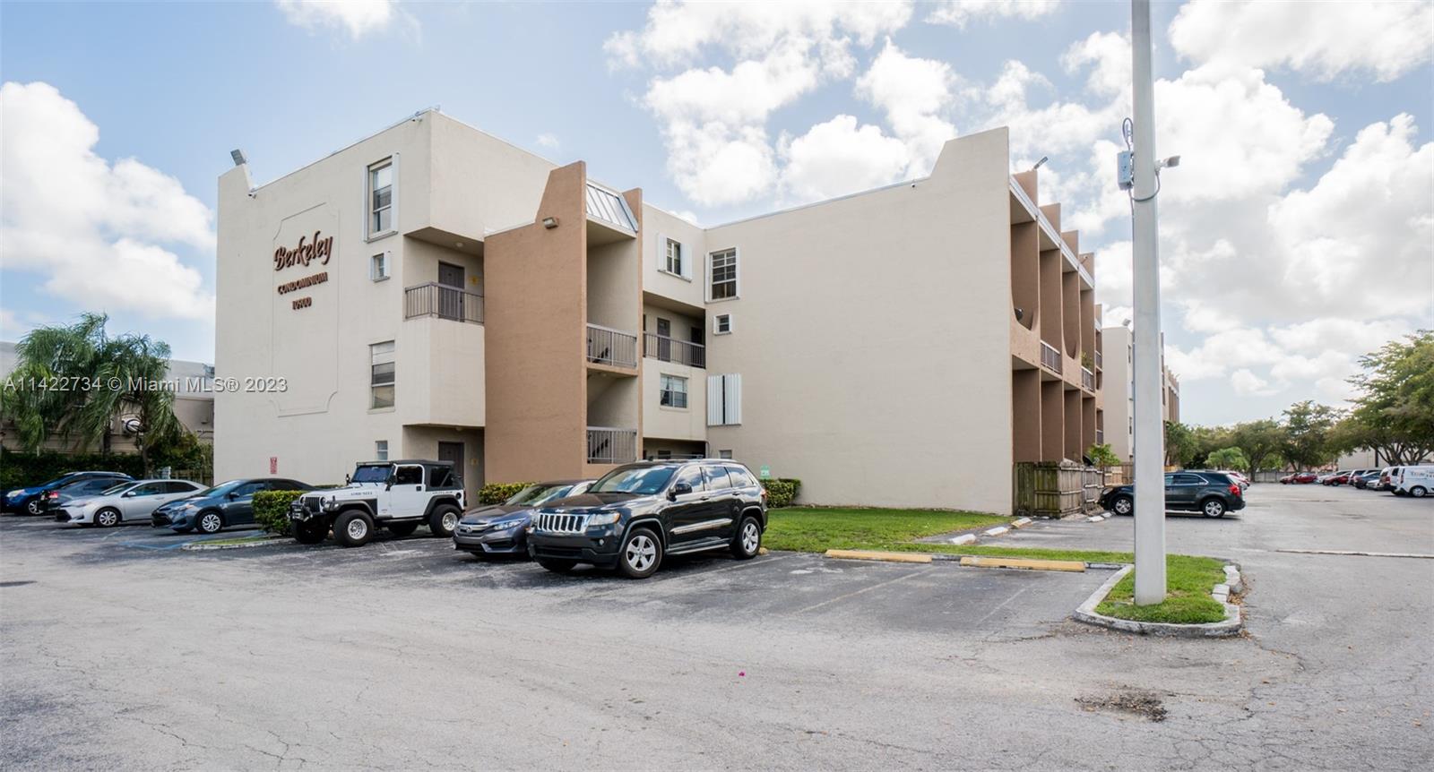 10900 SW 104th St Unit: 114