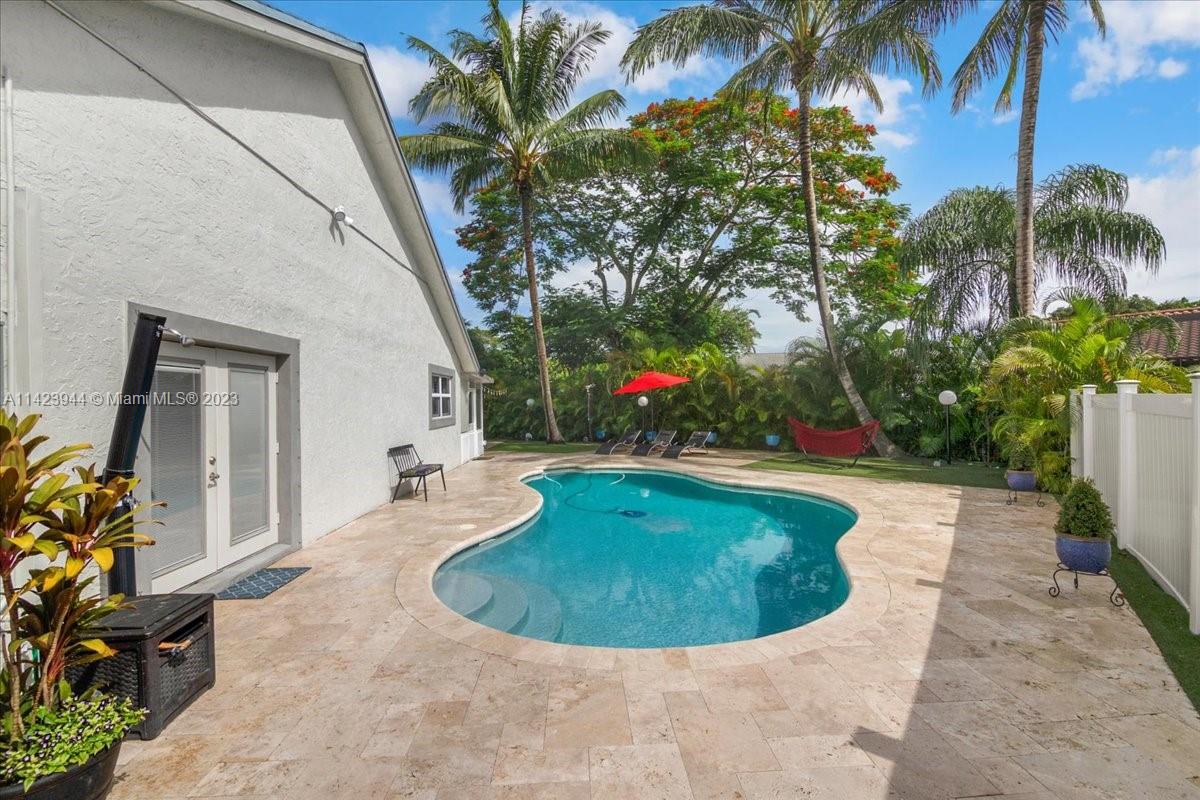 7321 NW 39th St