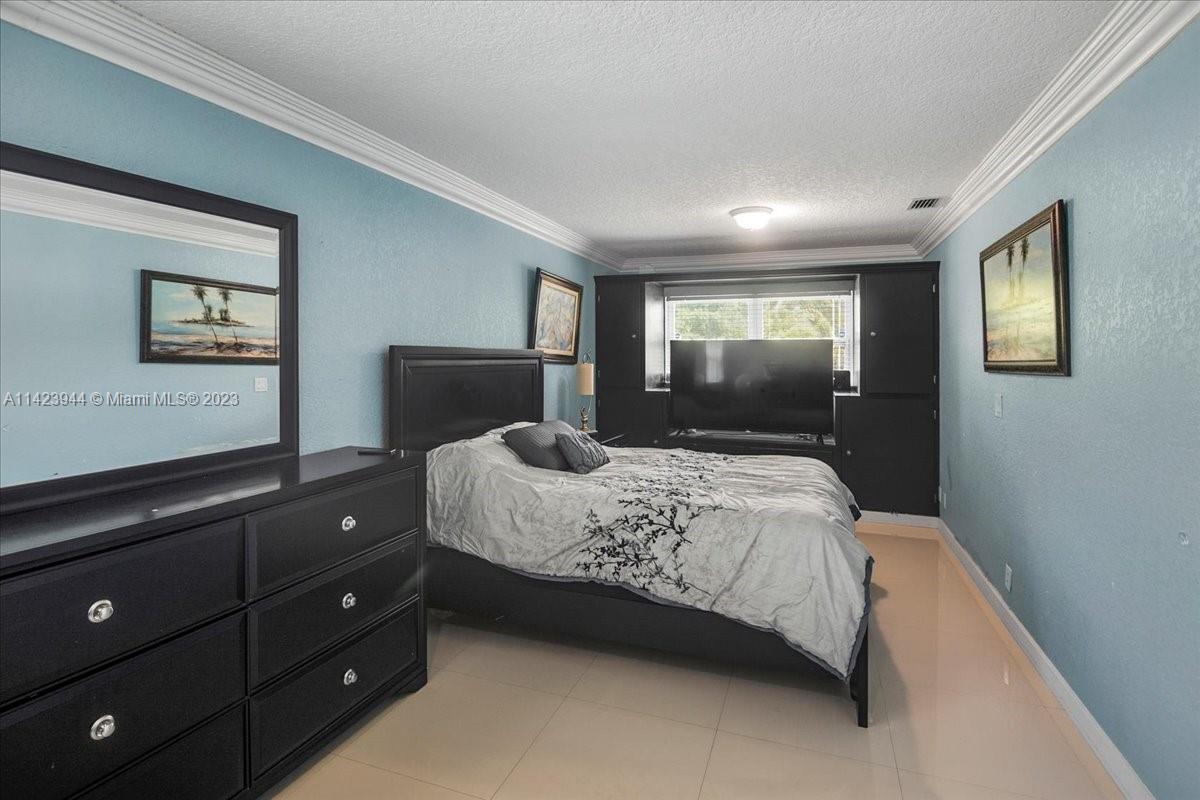 7321 NW 39th St