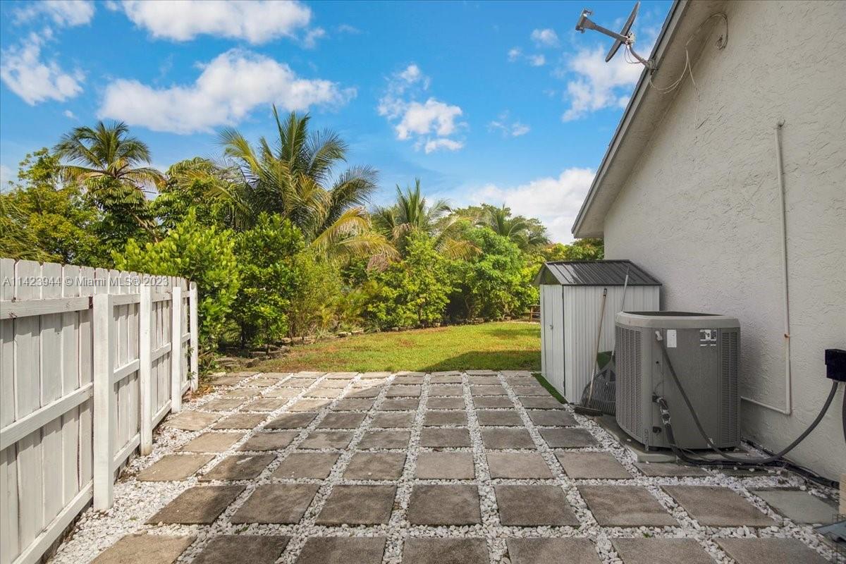 7321 NW 39th St