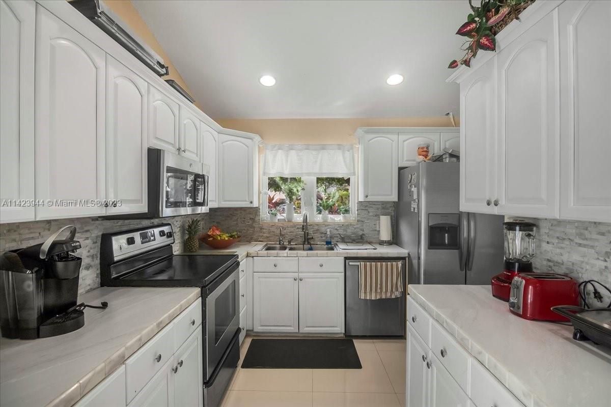 7321 NW 39th St