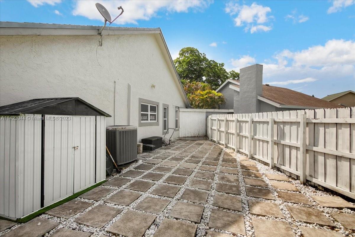 7321 NW 39th St