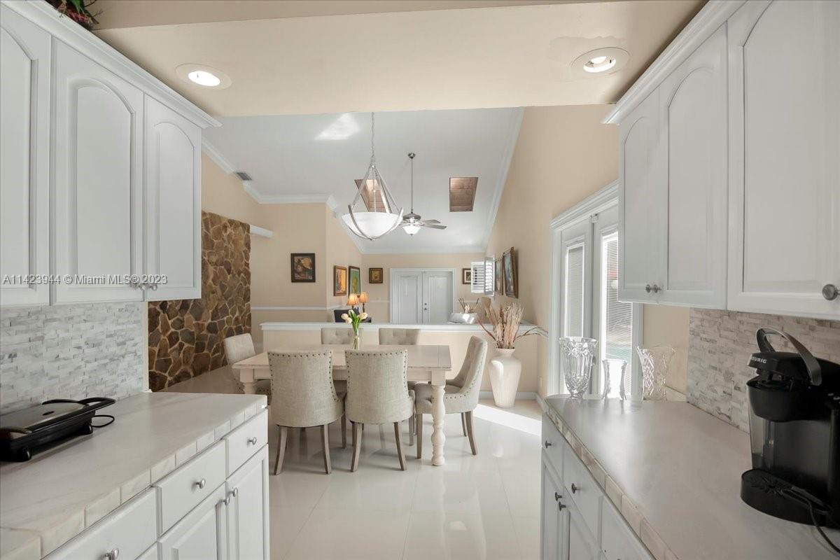 7321 NW 39th St