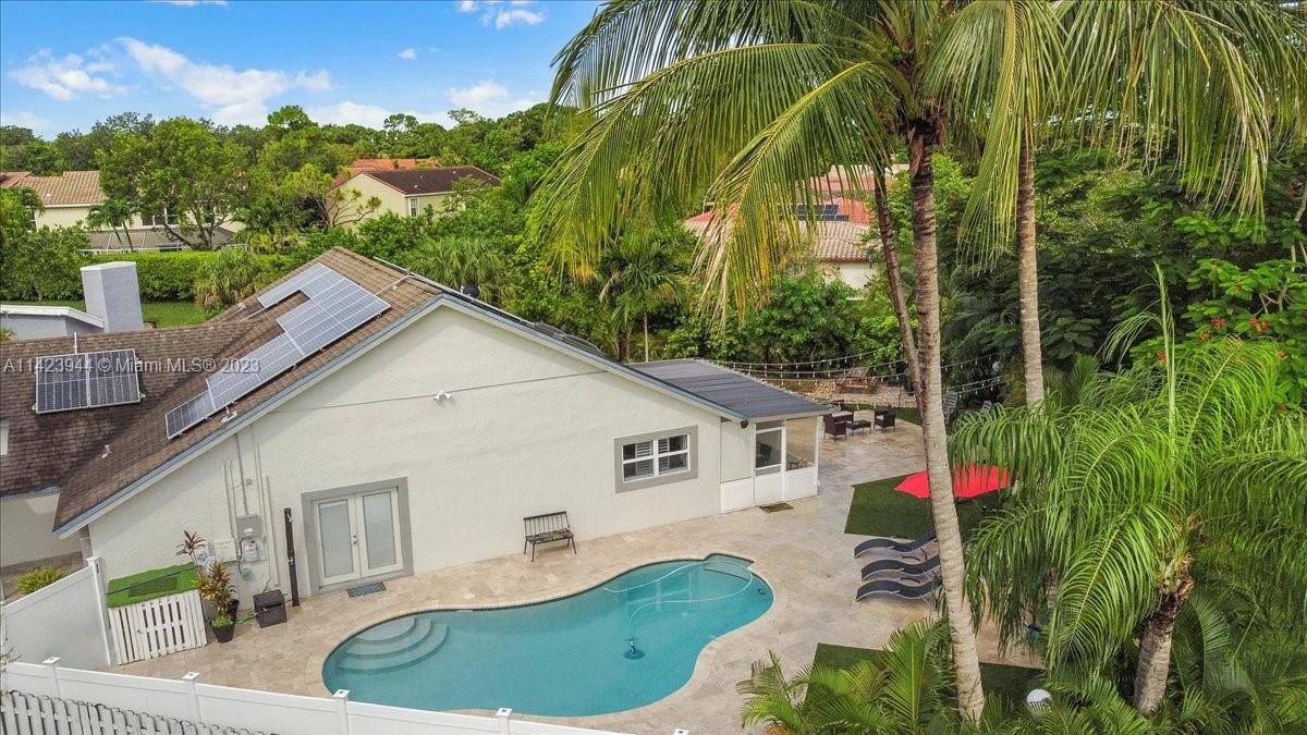 7321 NW 39th St