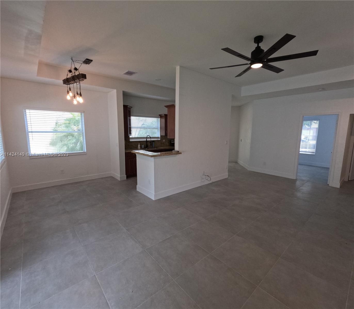 1211 SW 84th Ter