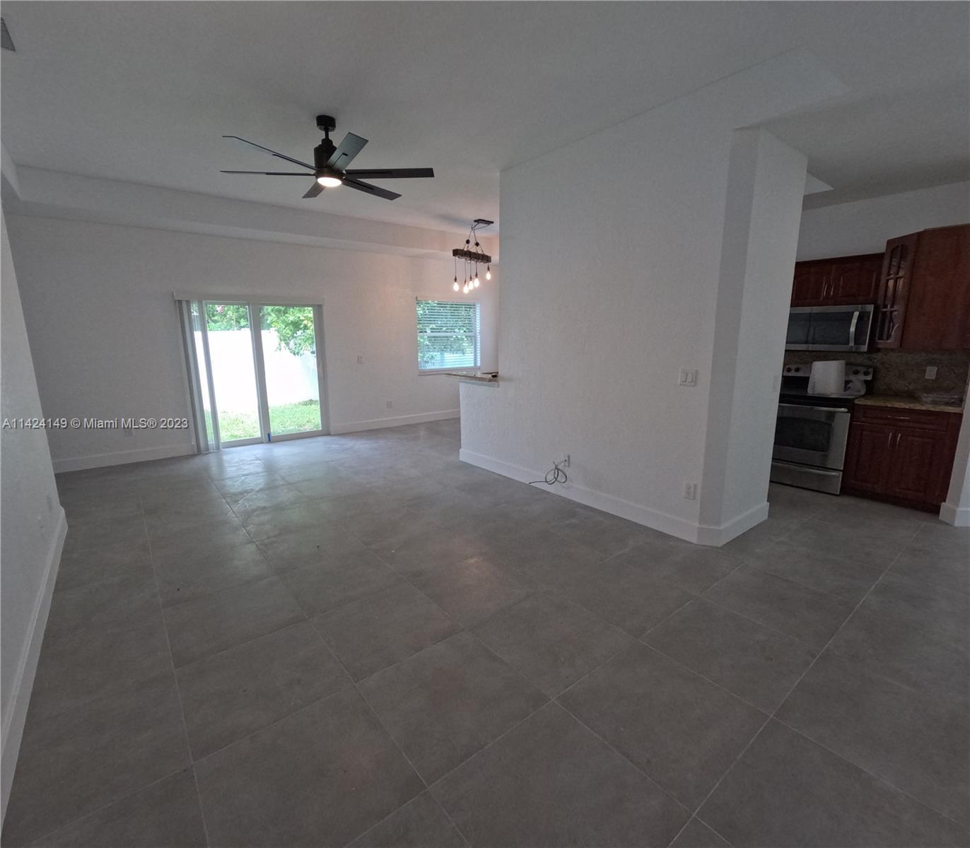 1211 SW 84th Ter