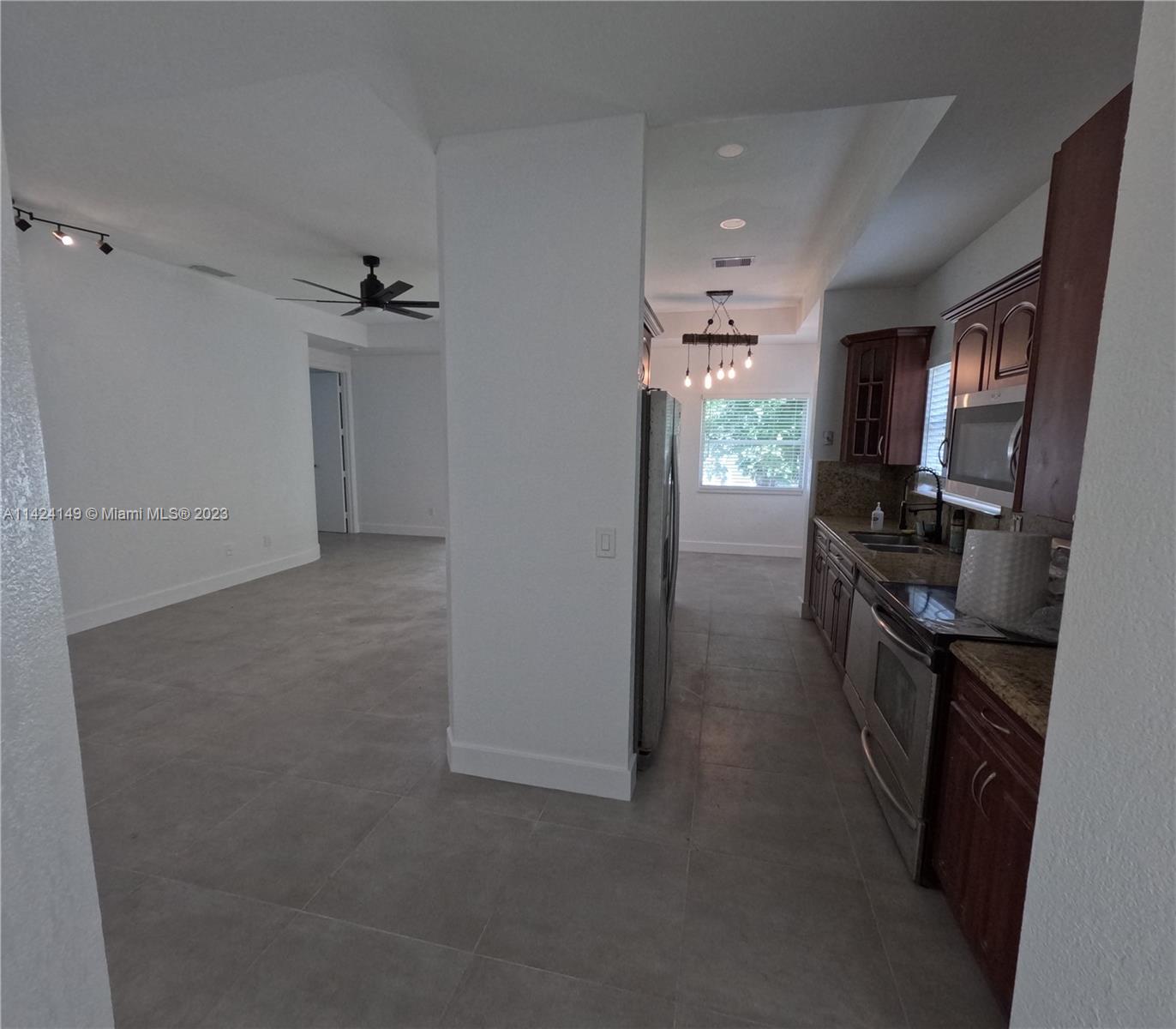 1211 SW 84th Ter