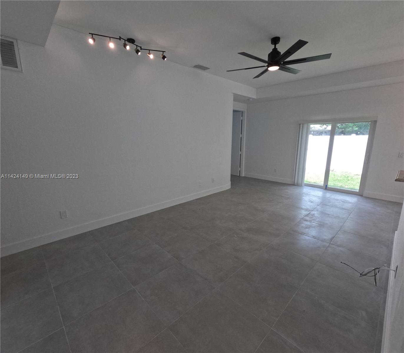 1211 SW 84th Ter