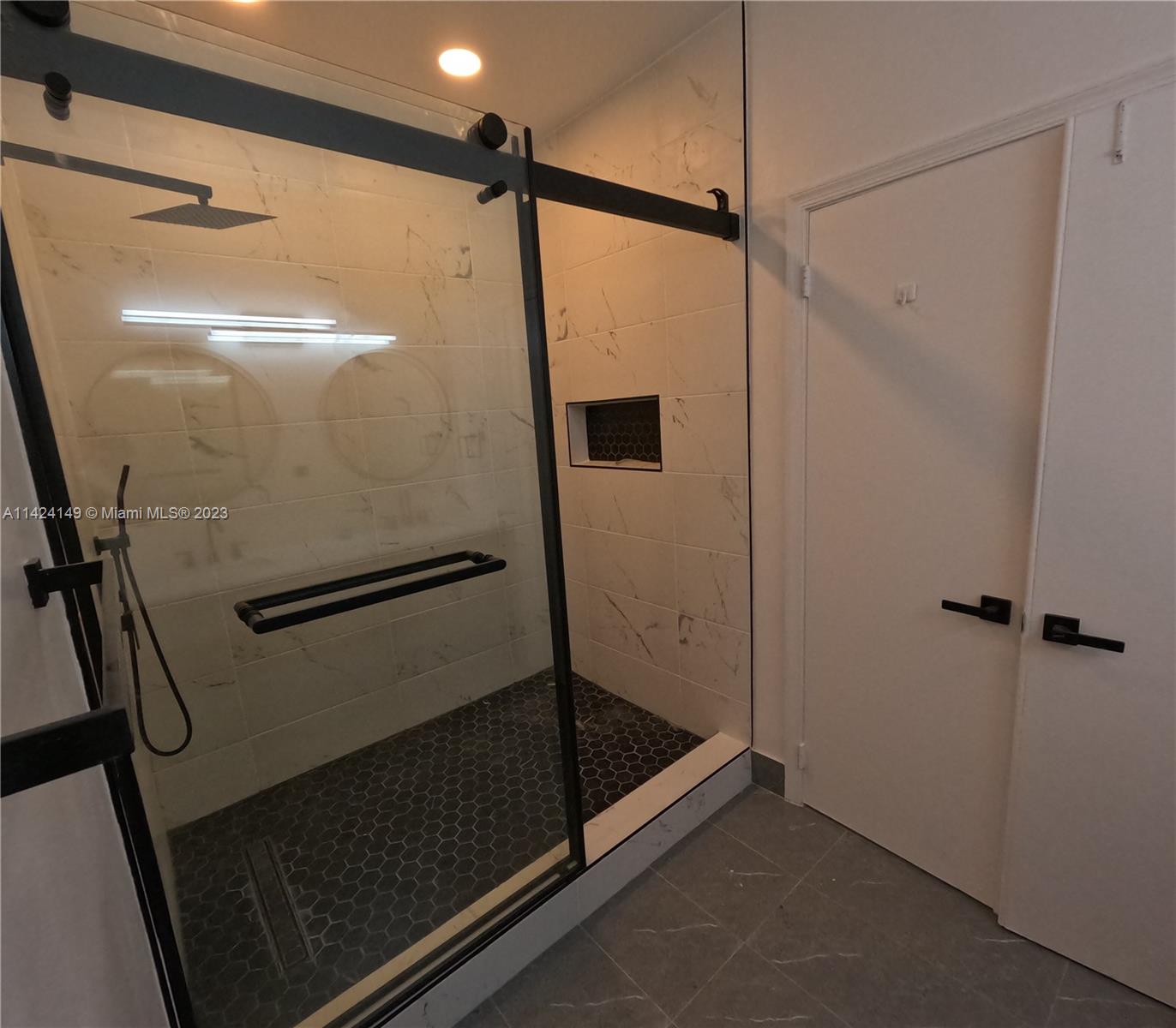 1211 SW 84th Ter