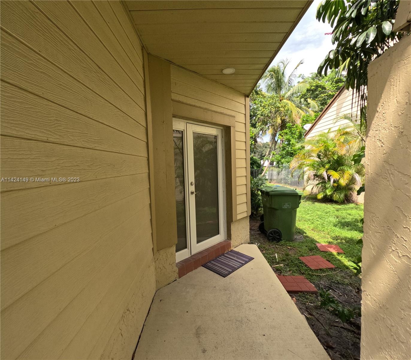 1211 SW 84th Ter