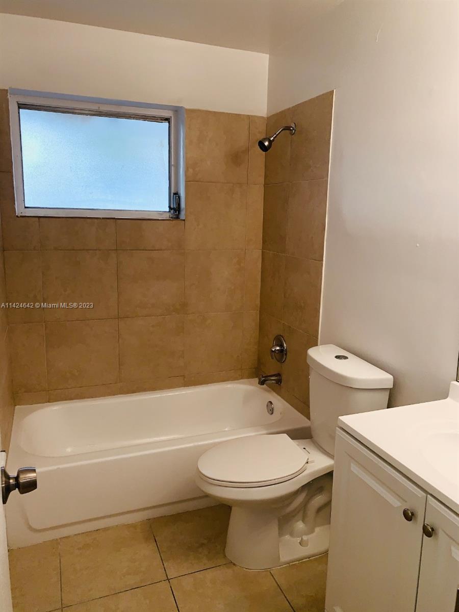 2062 NE 162nd St # 10