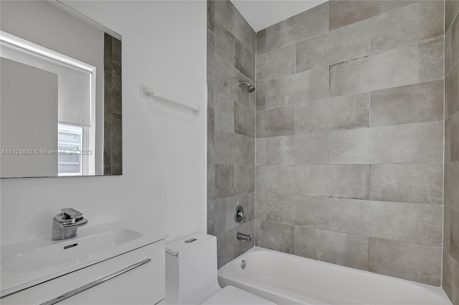 402 NW 12th Ave # 204