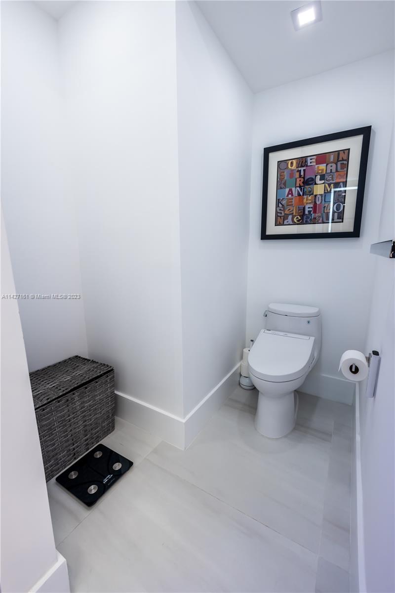 3600 Mystic Pointe Dr # 114