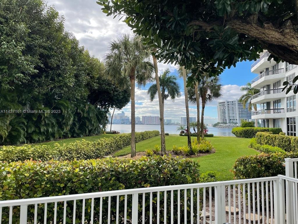 3600 Mystic Pointe Dr # 114