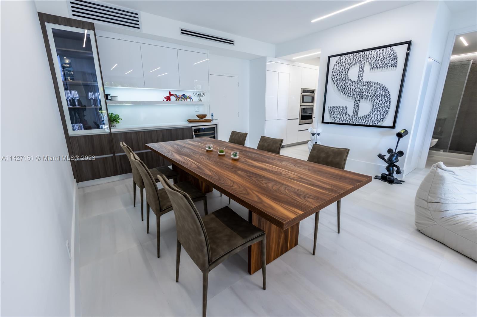 3600 Mystic Pointe Dr # 114