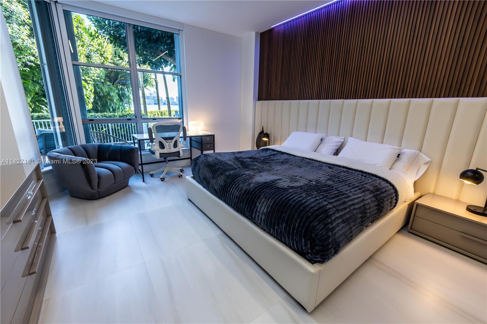 3600 Mystic Pointe Dr # 114