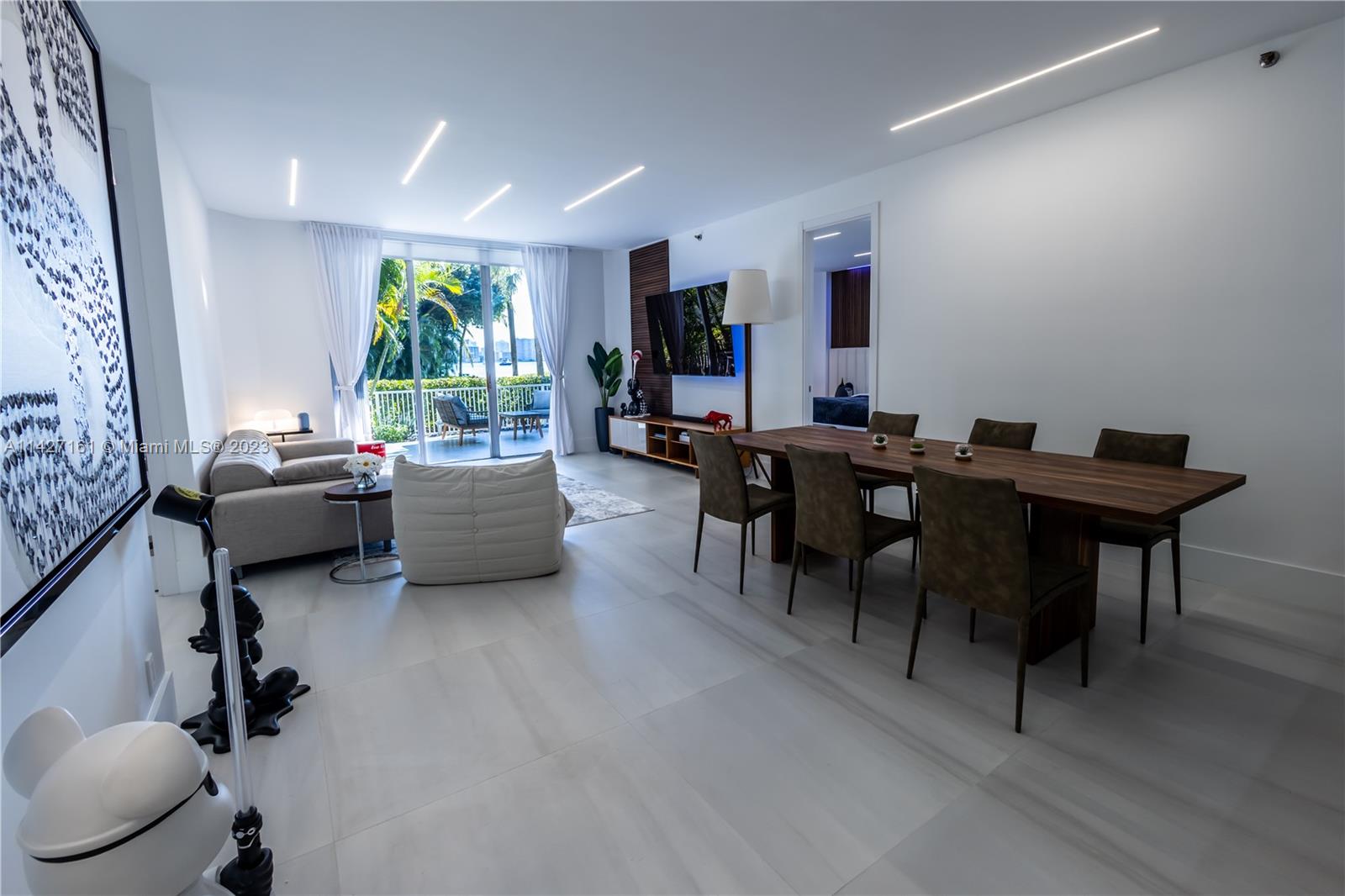 3600 Mystic Pointe Dr # 114