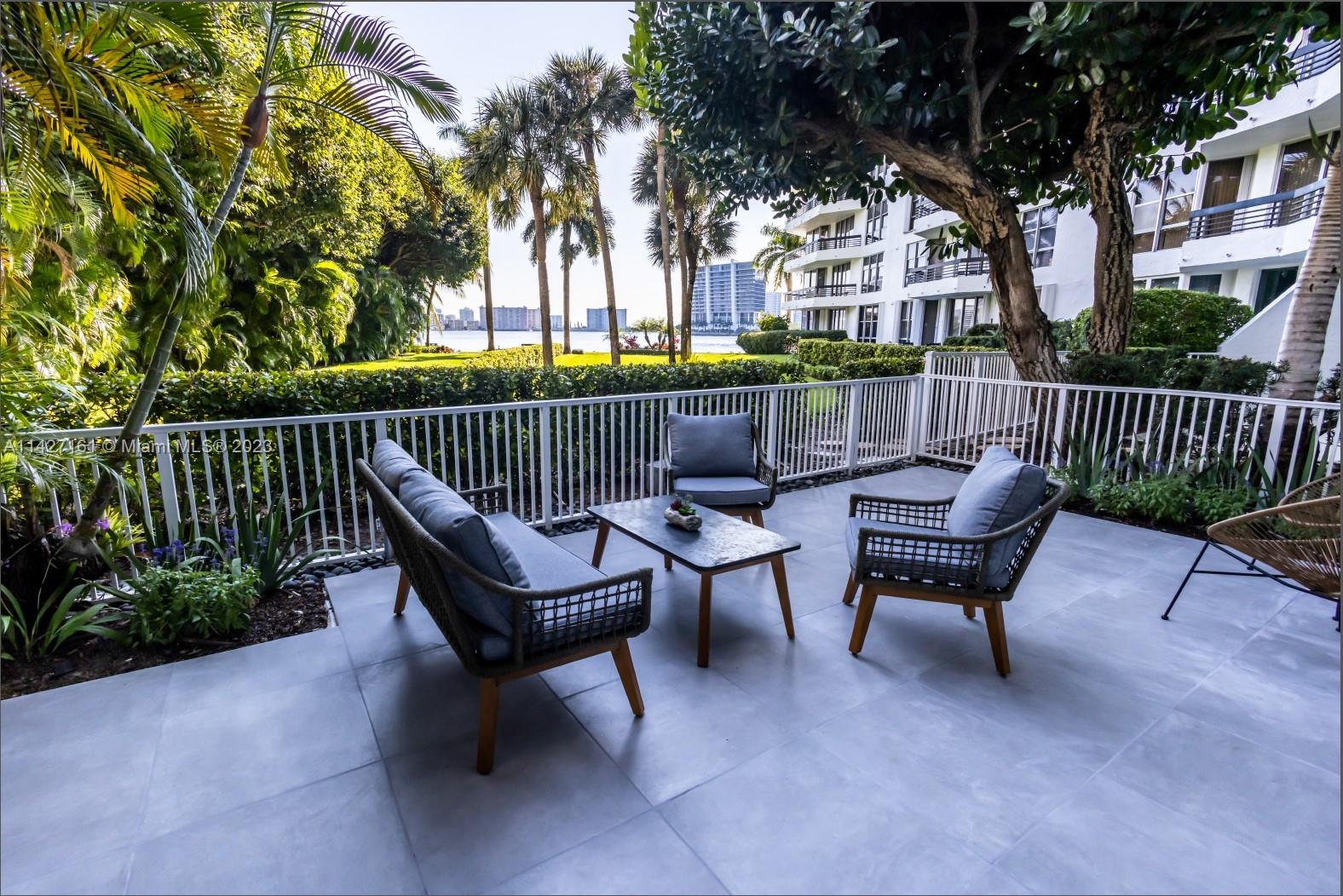 3600 Mystic Pointe Dr # 114