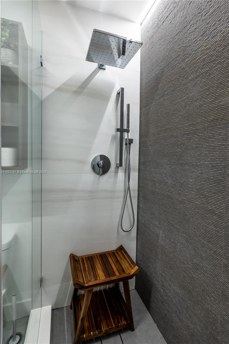 3600 Mystic Pointe Dr # 114