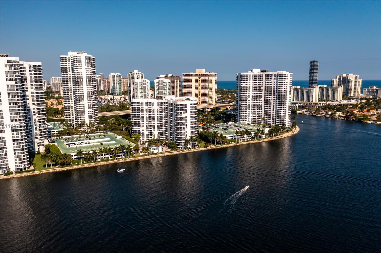 3600 Mystic Pointe Dr # 114