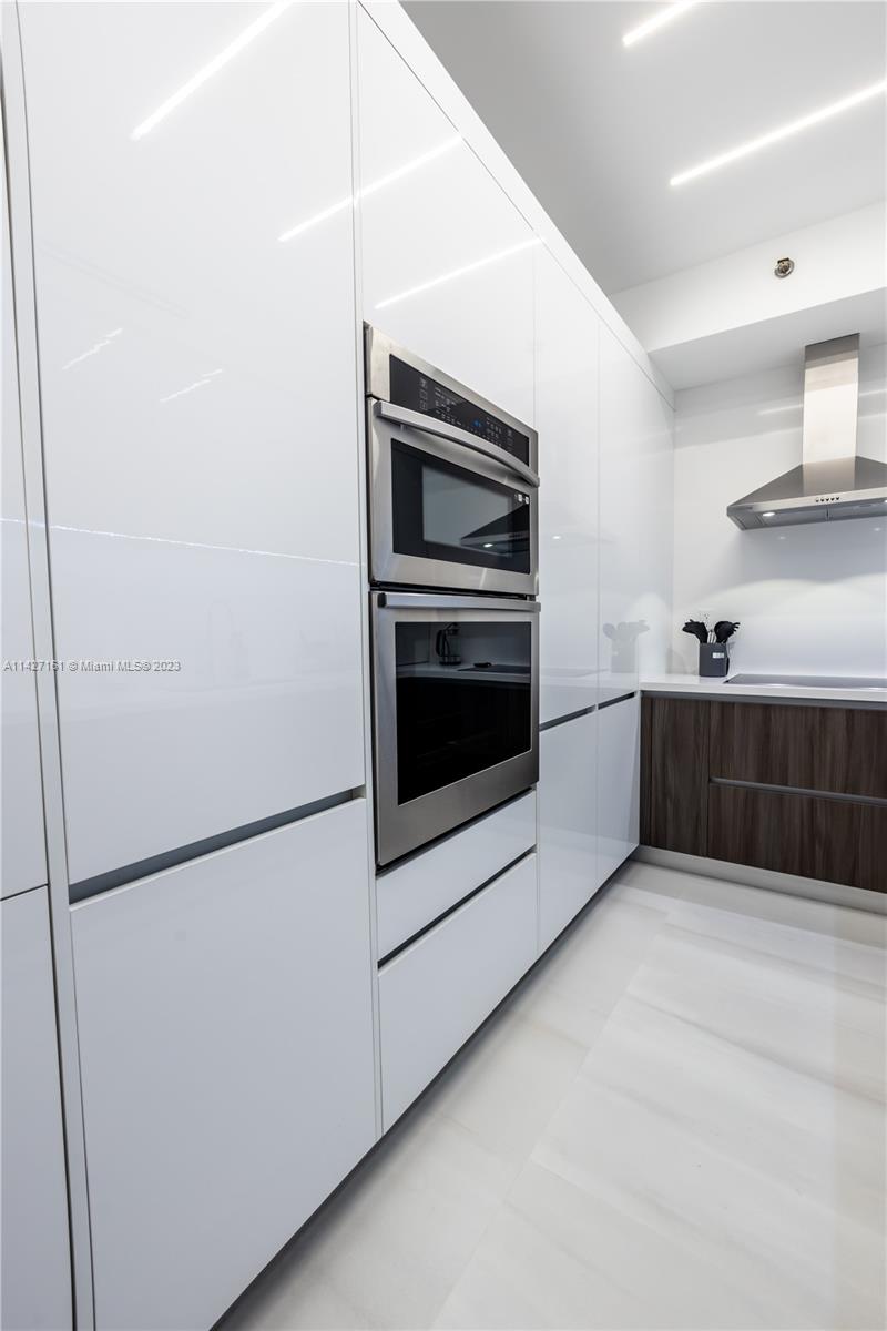 3600 Mystic Pointe Dr # 114