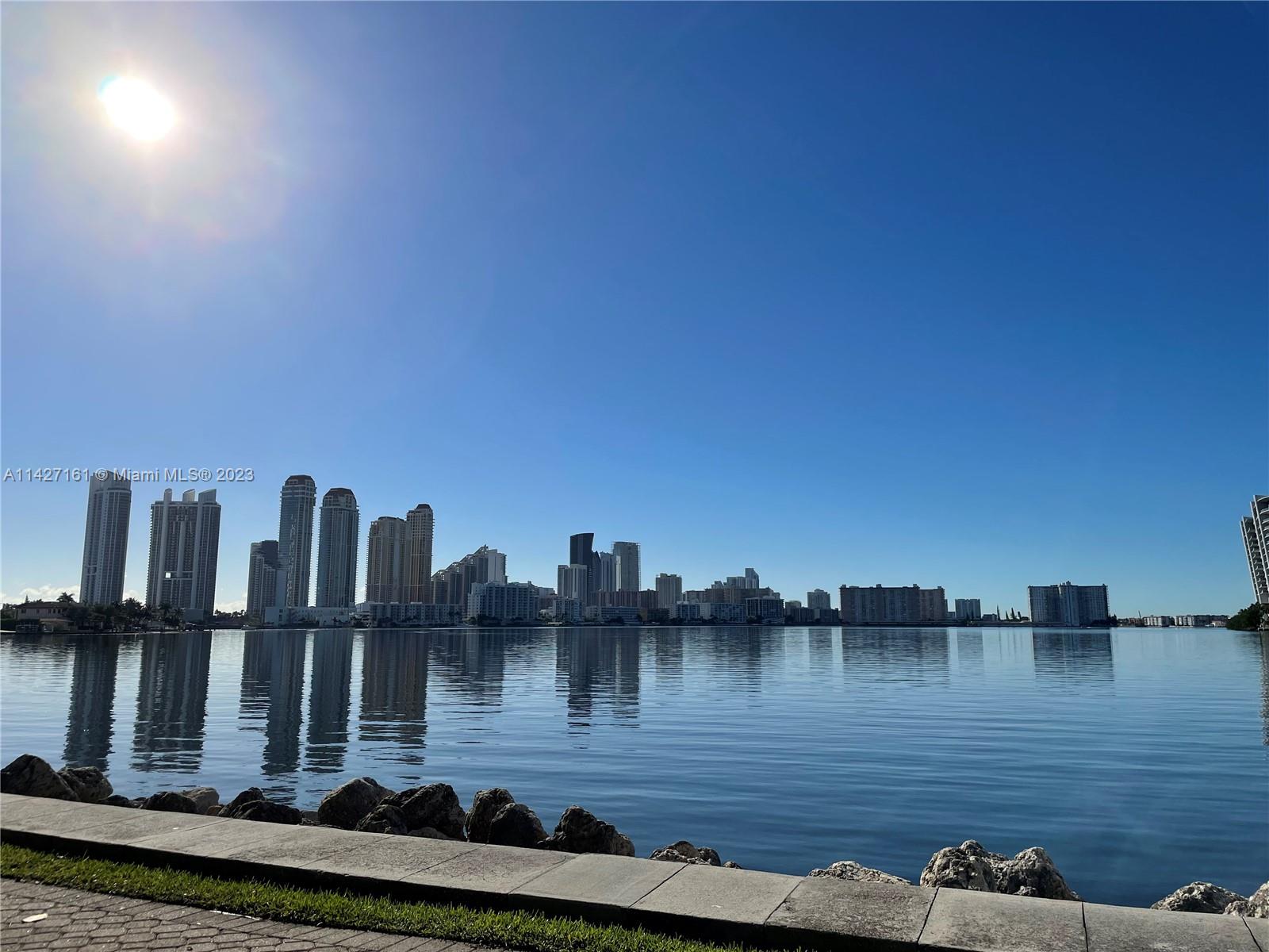 3600 Mystic Pointe Dr # 114