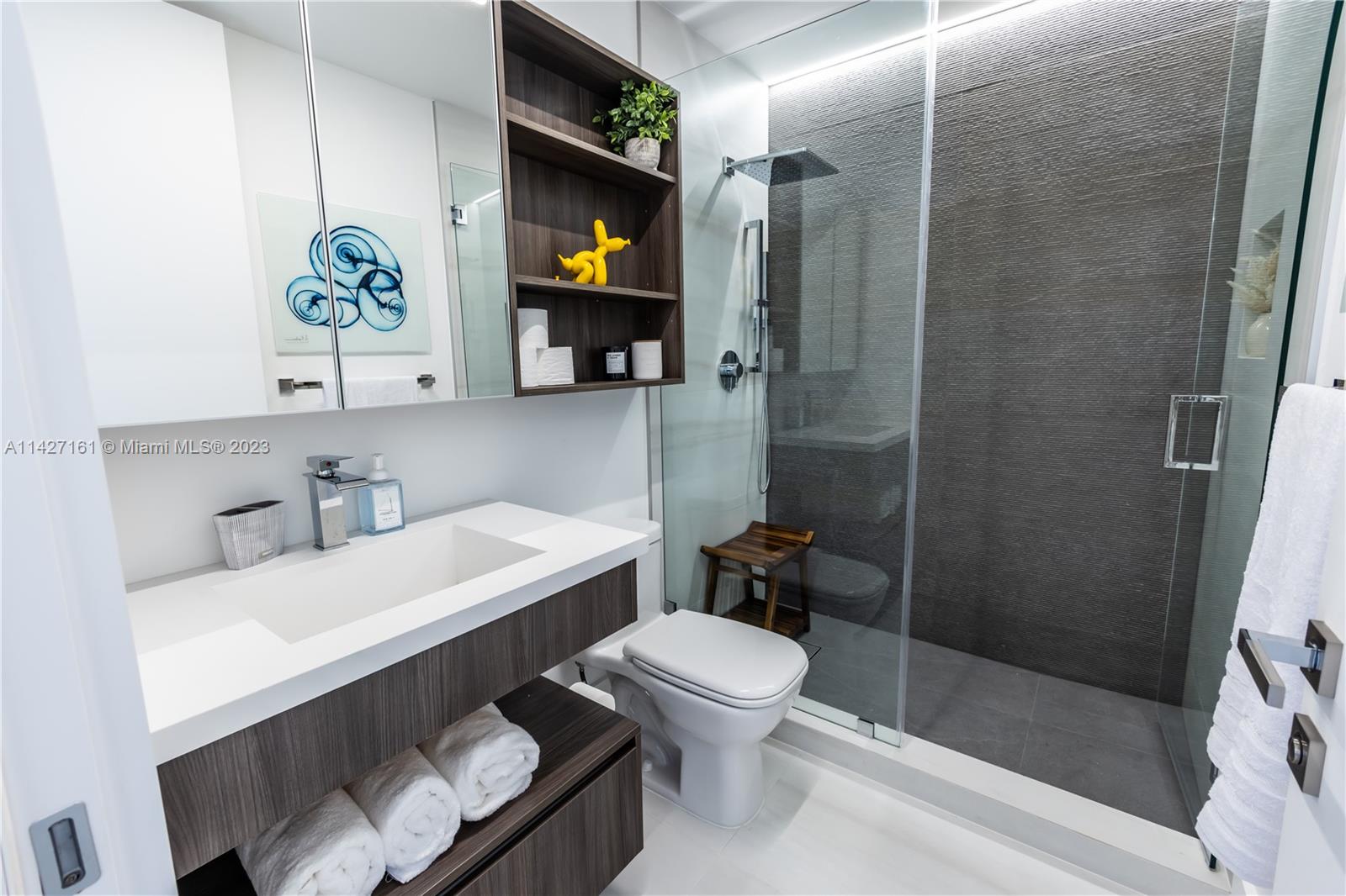 3600 Mystic Pointe Dr # 114