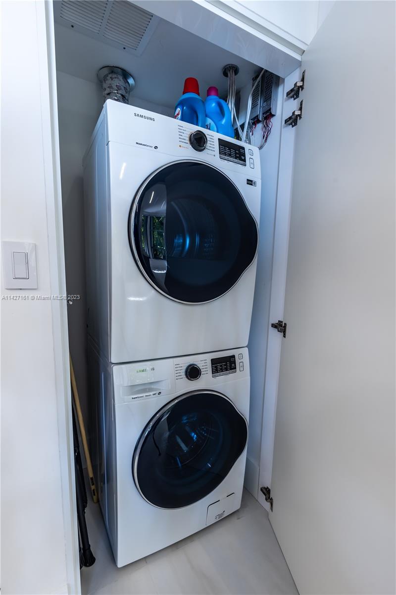 3600 Mystic Pointe Dr # 114