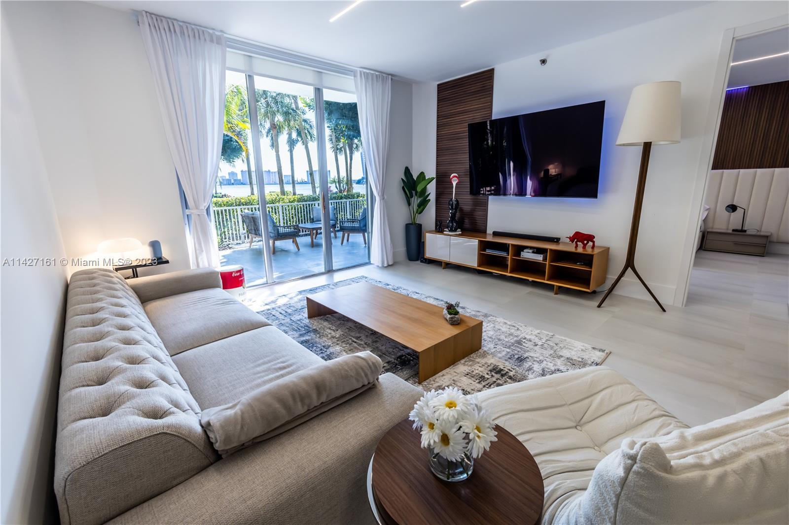 3600 Mystic Pointe Dr # 114