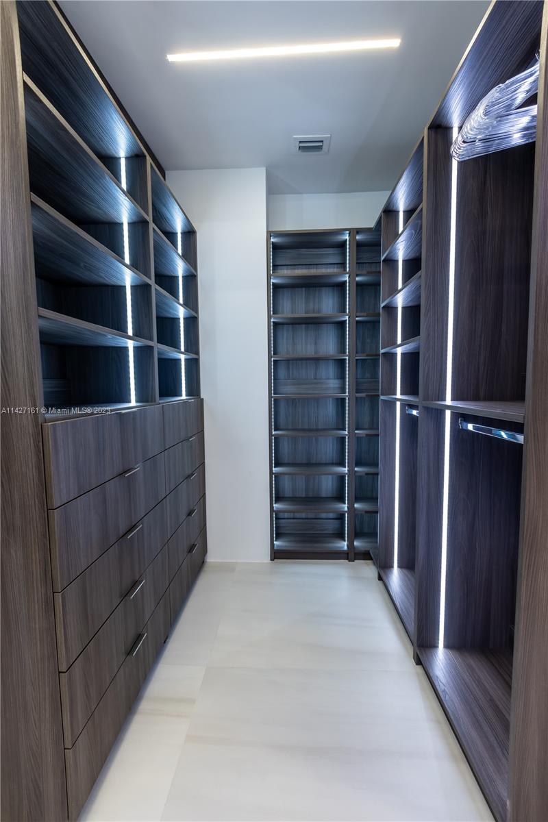 3600 Mystic Pointe Dr # 114