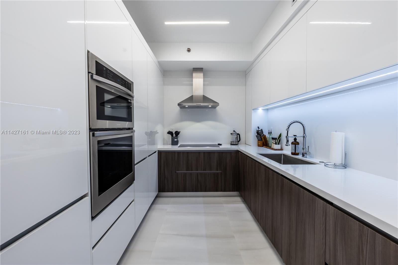 3600 Mystic Pointe Dr # 114