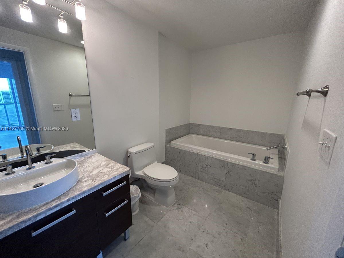 244 Biscayne Blvd # 2804
