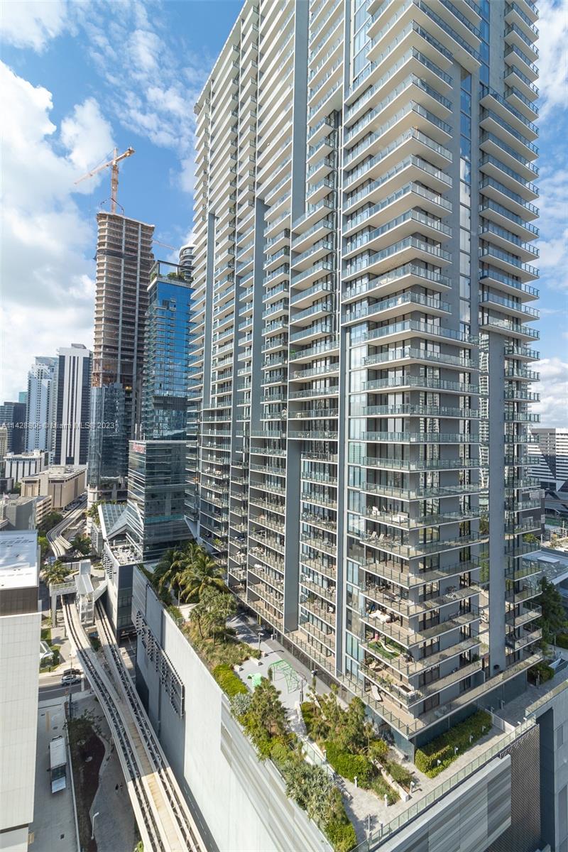 31 SE 6th St # 2601