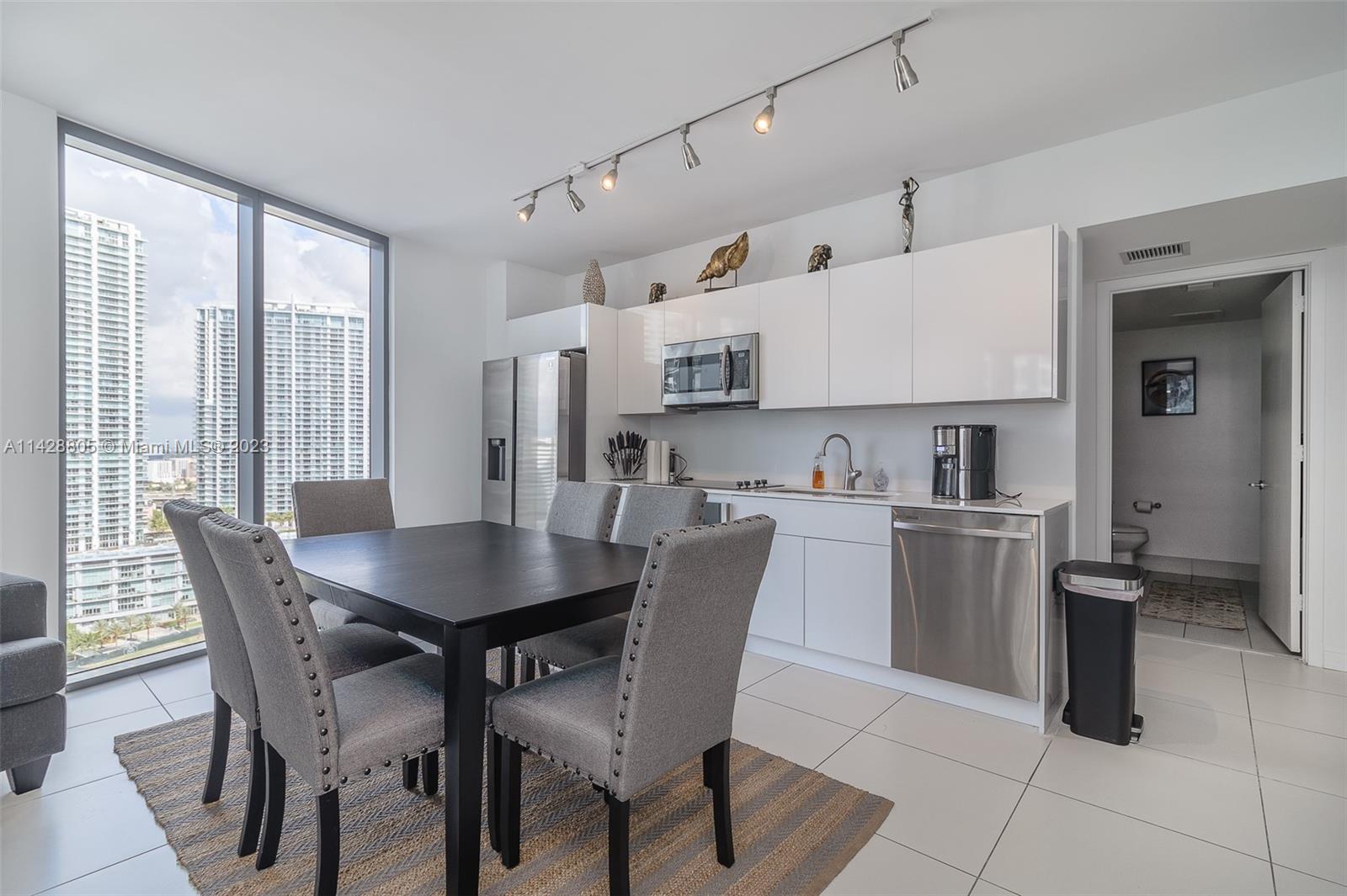 31 SE 6th St # 2601