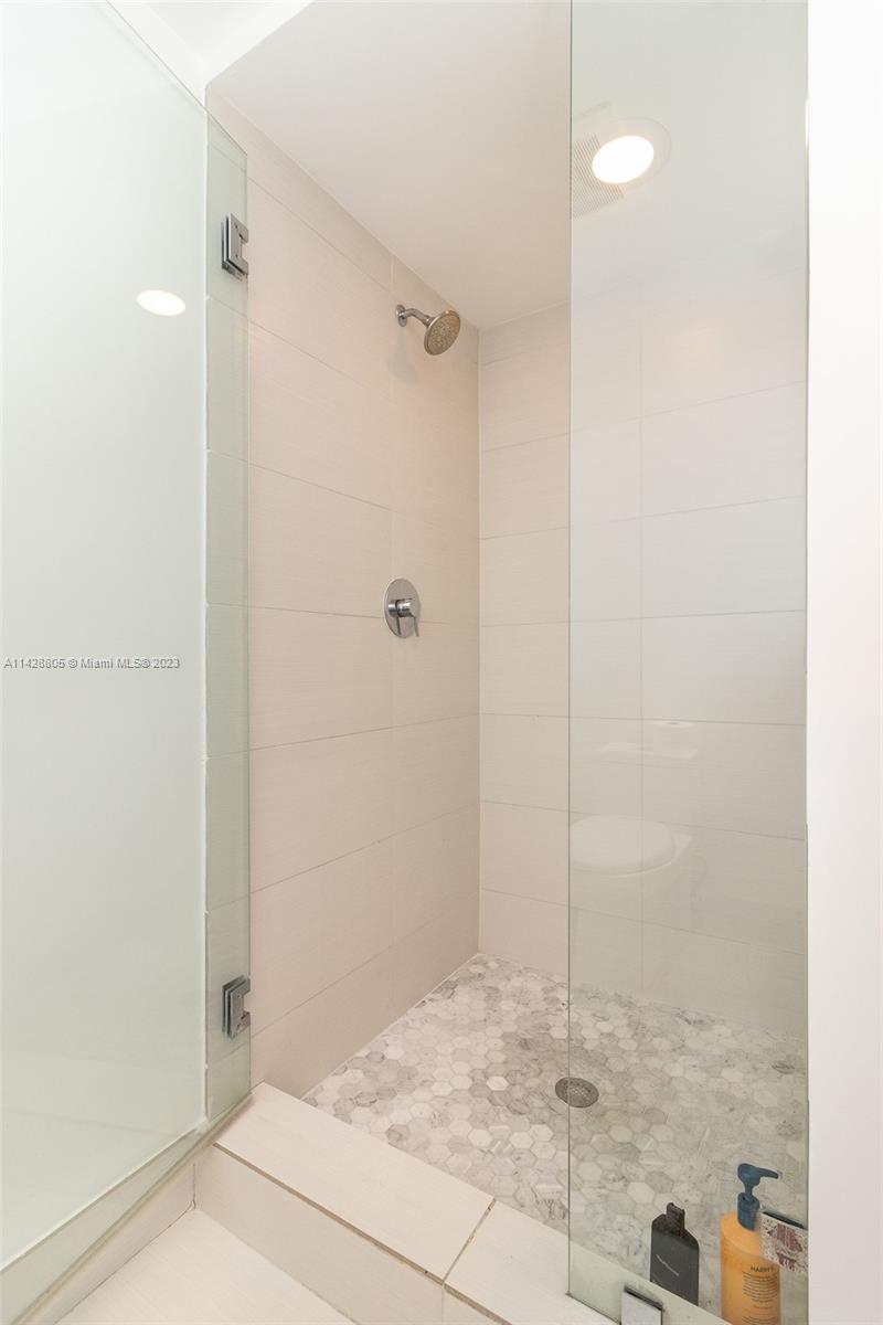 31 SE 6th St # 2601